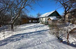 Casa batraneasca , teren 1000 mp, zona Călinești
