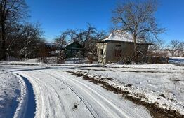 Casa batraneasca , teren 1000 mp, zona Călinești