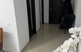 Apartament 2 camere, 52 mp, decomandat, etaj intermediar, zona Zamca