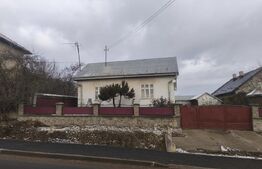 Casa cu 3 camere + 1800mp teren, Siret