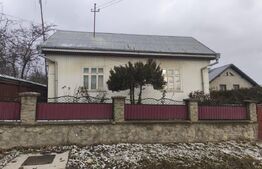 Casa cu 3 camere + 1800mp teren, Siret