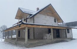 Casă la roșu, 6 camere, 167 mp, în zona Cozănești, Suceava