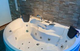 Casa de vanzare, cu 4  camere, 268 mp + teren 786 mp, zona-Moara