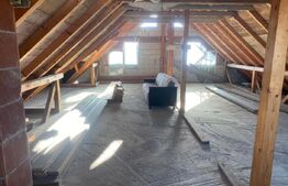 Casa individuala la rosu, 6 camere, 550 mp, 600 mp de teren, zona Patrauti