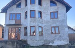 Casa la rosu, central, Radauti