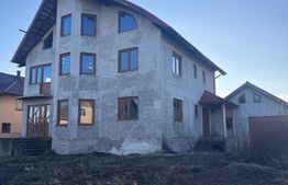 Casa la rosu, central, Radauti