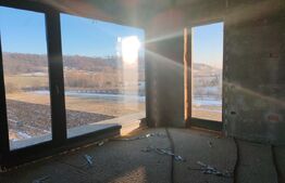 Casa de vanzare, cu 6 camere, 550 mp, zona-Drumul Mitocului