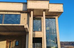 Casa de vanzare, cu 6 camere, 550 mp, zona-Drumul Mitocului