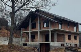 Casă de vânzare la roșu, 5 camere, 464,34 mp, zona Vama, Prisaca Dornei