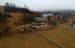 Casă de vânzare la roșu, 5 camere, 464,34 mp, zona Vama, Prisaca Dornei