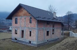 Casă de vânzare la roșu, 5 camere, 464,34 mp, zona Vama, Prisaca Dornei