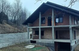 Casă de vânzare la roșu, 5 camere, 464,34 mp, zona Vama, Prisaca Dornei