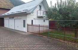 Casă de vânzare, cu 6 camere, 300 mp, spațioasă, în Câmpulung Moldovenesc