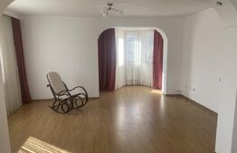 Casă de vânzare, cu 6 camere, 300 mp, spațioasă, în Câmpulung Moldovenesc