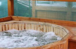 Pensiune modernă, 9 camere, 1.068 mp, Câmpulung Moldovenesc 