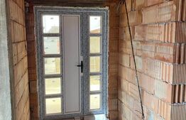 Casa la rosu, 300 mp, 31 ari de teren, Maneuti-Fratautii Vechi