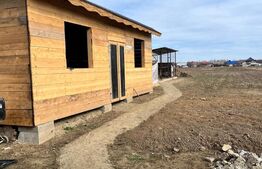 Casa la rosu, 300 mp, 31 ari de teren, Maneuti-Fratautii Vechi