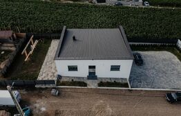 Casa individuala cu 4 camere, 255 mp utli, 700 mp teren, zona Ipotesti