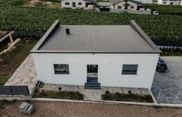 Casa individuala cu 4 camere, 255 mp utli, 700 mp teren, zona Ipotesti