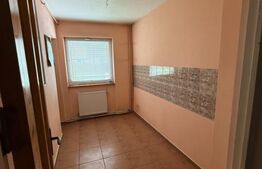 Apartament cu 3 camere, decomandat, zona George Enescu