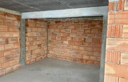 Casa la Rosu , Plopeni , zona Aeroportului 