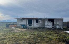 Casa la rosu 160 mp, teren 900 mp, zona Suceava (Moara)