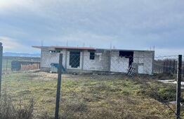 Casa la rosu 160 mp, teren 900 mp, zona Suceava (Moara)