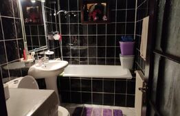 Apartament de vânzare, 3 camere, 80 mp, decomandat, zona Zamca