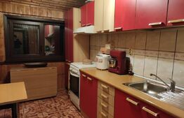Apartament de vânzare, 3 camere, 80 mp, decomandat, zona Zamca