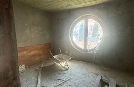 Casa pretabila pensiune/hotel , la rosu, Radauti