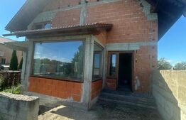 Casa pretabila pensiune/hotel , la rosu, Radauti