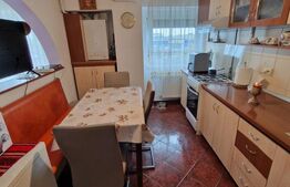 Apartament cu 3 camere, 64 mp, decomandat, zona Obcini