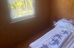 Casă de vânzare cu teren, în Pojorâta, la șosea asfaltată