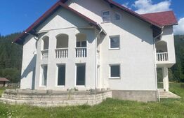 Vilă cu etaj de vânzare în Pojorâta