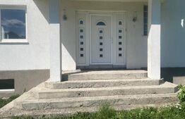 Vilă cu etaj de vânzare în Pojorâta