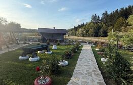 Cabana din lemn rotund, 2 camere, 140 mp, teren 2800 mp, Paltinoasa