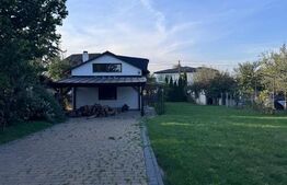 Casa individuala cu garaj si foisor, centru- Horodnic de Sus