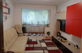 Apartament cu 3 camere, decomandate, etaj 1, bloc din cărămidă