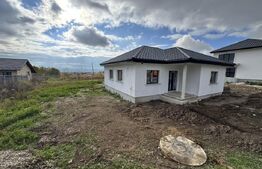 Casa parter, 81 mp utili, terasa  + carport, zona Plopeni 