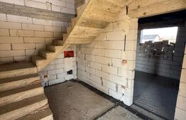 Casa cu etaj la rosu, 160 mp utili, 1200 mp teren, zona Trei Movile - Scheia