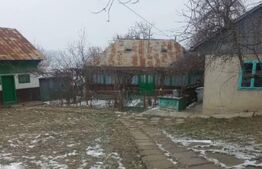 Casa batraneasca, 40 mp si teren intravilan de 2700 mp, loc. Stanca - Zvoristea