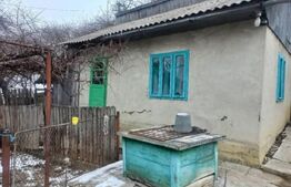 Casa batraneasca, 40 mp si teren intravilan de 2700 mp, loc. Stanca - Zvoristea