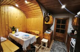 Casa de vanzare, cu 3 camere, 80 mp, 900 mp teren, Siret