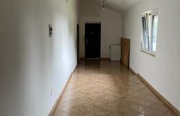 Casa de vanzare cu 3 camere, 80 mp, 900 mp teren, Siret