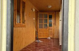 Casa de vanzare cu 3 camere, 80 mp, 900 mp teren, Siret