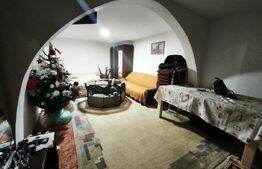 Casa de vanzare cu 3 camere, 80 mp, 900 mp teren, Siret