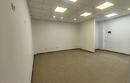 Spatiu comercial, 50 mp, vitrina, Zamca