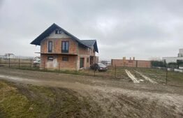 Casa individuala, 9.6 ari teren, zona Bosanci