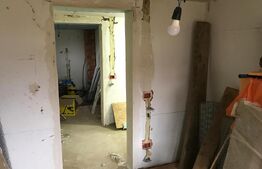 Casa batraneasca,partial renovata,loc. Meresti,3400mp teren