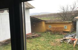 Casa batraneasca,partial renovata,loc. Meresti,3400mp teren